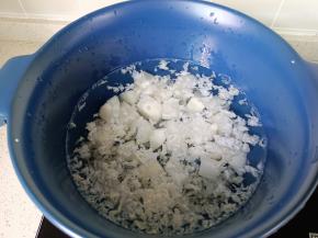 加入切好的雪梨块。