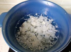 加入切好的雪梨块。