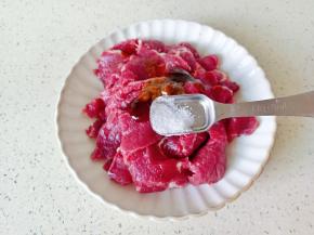 加半勺食用盐。