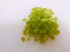 青笋去皮切丁