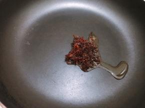 锅里加入一勺xo酱