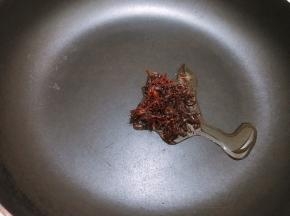 锅里加入一勺xo酱