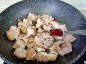 加蚝油3勺，盐1勺。