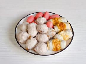 丸子拼盘。