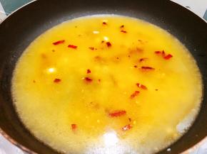 加入350克清水煮开