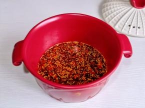 加入一碗煮水饺的汤。