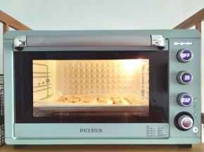 烤箱发酵档位，温度35度，湿度75%左右，发酵至2倍大，35分钟左右。