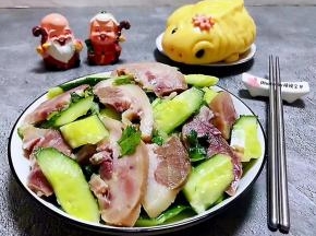 猪头肉的营养价值非常丰富也是我们家非常喜欢的肉肉