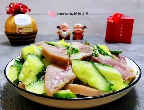 黄瓜凉拌猪头肉是经典的下酒小菜噢