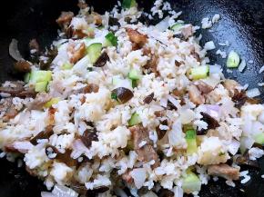 炒至食材入味这时我已经忍不住想开吃了