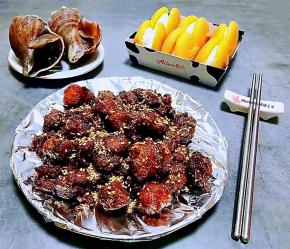 搭配白灼大海螺和小甜品一起吃满满的幸福感