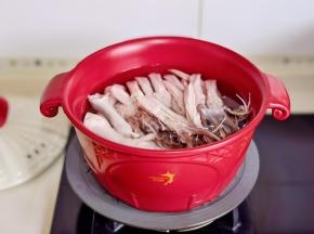 鸭舌冷水下锅。