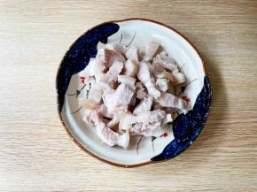 捞出沥干水分备用