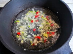 加入一大碗水煮开，