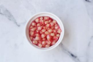 石榴全部剥籽。