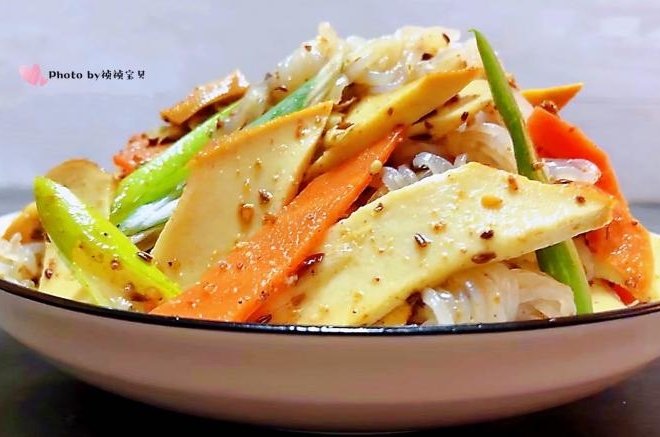 豆卷魔芋胡萝卜拌葱