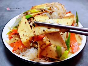 豆卷入口香浓混搭着辣椒油的香味让人回味无穷