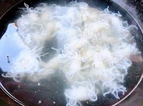 魔芋也是要在开水中烫一下吃起来更加干净