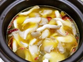 加入平菇煮熟