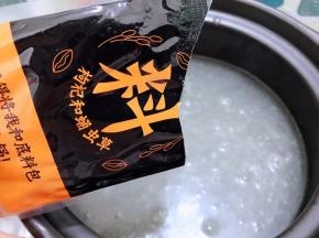 放入料包煮开