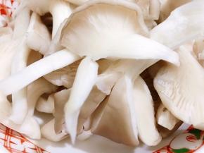 平菇洗净沥干水