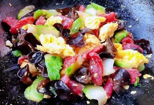 所有食材炒至入味即可出锅享用