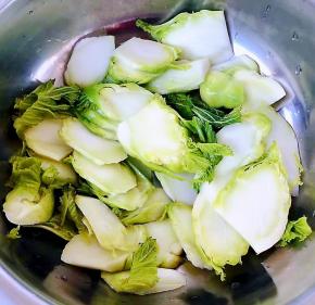 儿菜洗净切成薄片