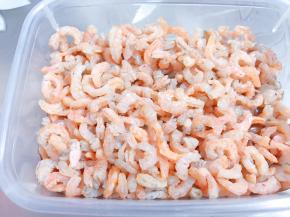 海米淘洗干净后加入100克花雕酒和少许水也浸泡4个小时以上