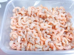 海米淘洗干净后加入100克花雕酒和少许水也浸泡4个小时以上