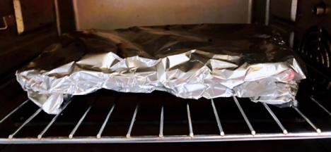 盖上锡纸放入蒸烤箱中蒸二十分钟