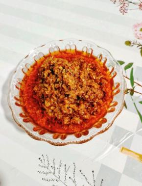 准备一大碗蒜蓉辣酱！（蒜蓉辣酱的做法，前面有发食谱，喜欢的吃的可以去我主页搜索“蒜蓉辣酱”查看做法哦！）