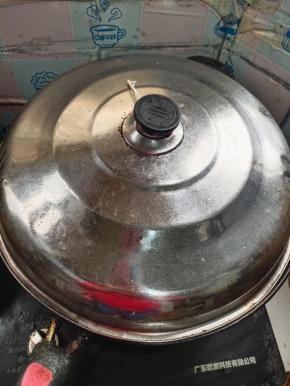 盖上锅盖，大火蒸5分钟左右即可！