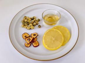 胎菊山楂柠檬蜂蜜茶：