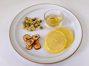 胎菊山楂柠檬蜂蜜茶：