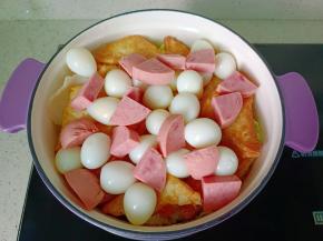 火腿肠与海鲜菇。