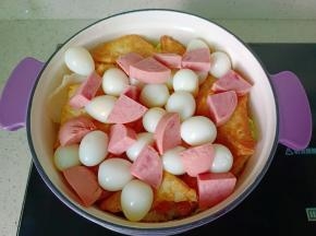 火腿肠与海鲜菇。