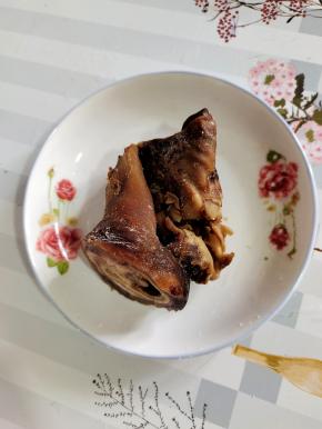 卤好的牛耳朵！