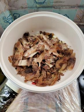 放入切好的牛脸翻炒均匀！