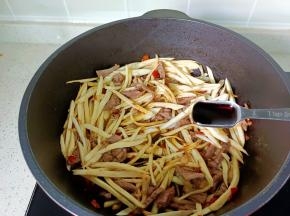 加生抽一勺，蚝油一勺