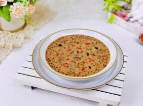 一口气喝掉一碗。