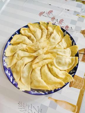 蒸好的蛋饺闻起来好香啊！