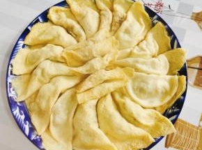 蒸好的蛋饺闻起来好香啊！