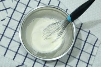 筛入低粉和奶粉。