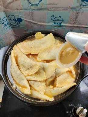 放入一块家乐浓汤宝（老母鸡口味儿），没有的也可以不放！