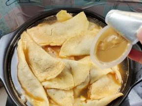 放入一块家乐浓汤宝（老母鸡口味儿），没有的也可以不放！