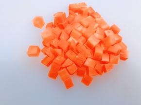 胡萝卜切成小丁