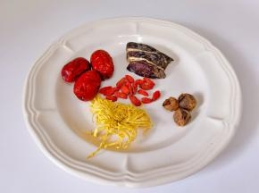 食材：桂圆，灵芝，枸杞，红枣，金丝菊。