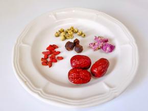 食材：红枣，桂圆，玫瑰，枸杞，胎菊。