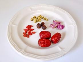 食材：红枣，桂圆，玫瑰，枸杞，胎菊。