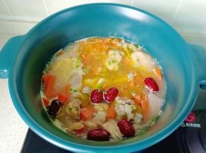 待胡萝卜熟透撒葱花即可。